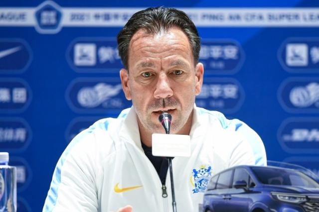 爱游戏平台体验-范加斯特总结不败开局：球队实力被低估 配得上7分