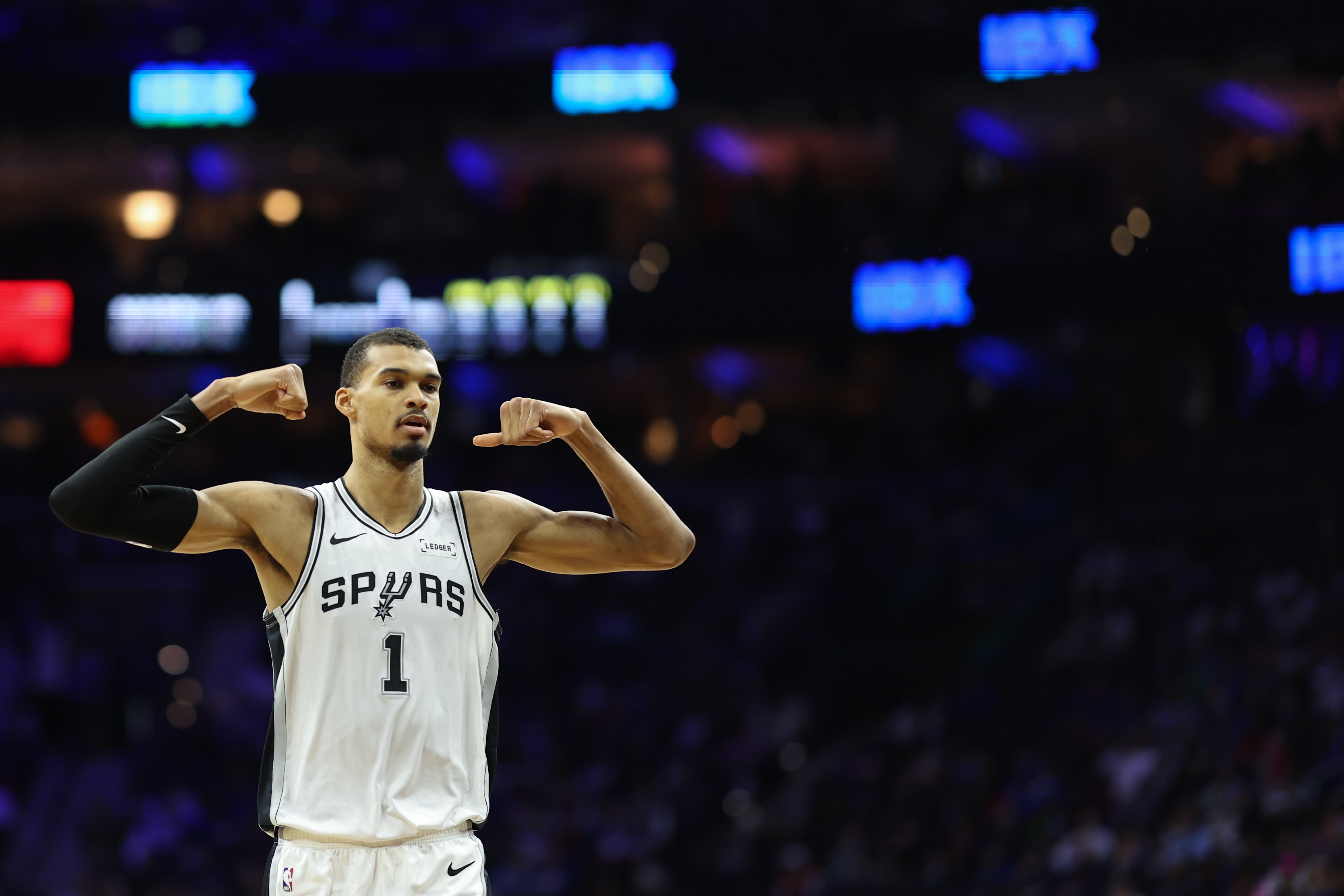 爱游戏娱乐-文班:我想要夺得MVP和DPOY 所以我会照顾好身体&全力以赴冲击